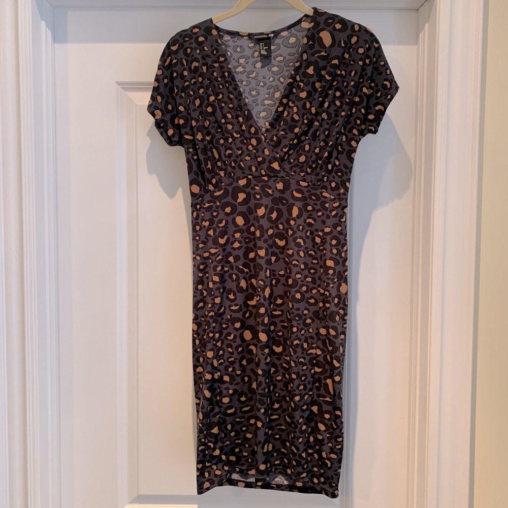 H&M maternity dress (size small)